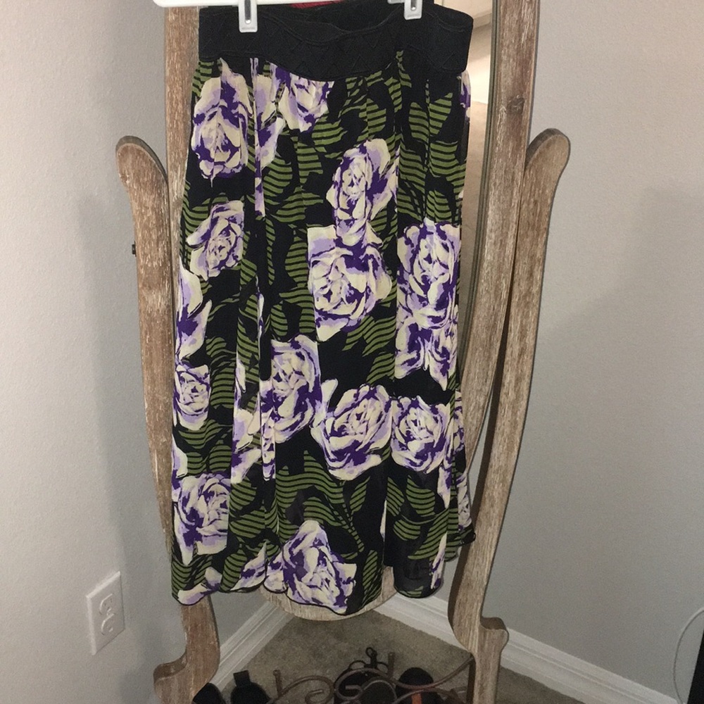 LulaRoe Lola Skirt size small